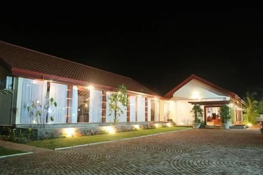 Riverdale Hotel - Image 1