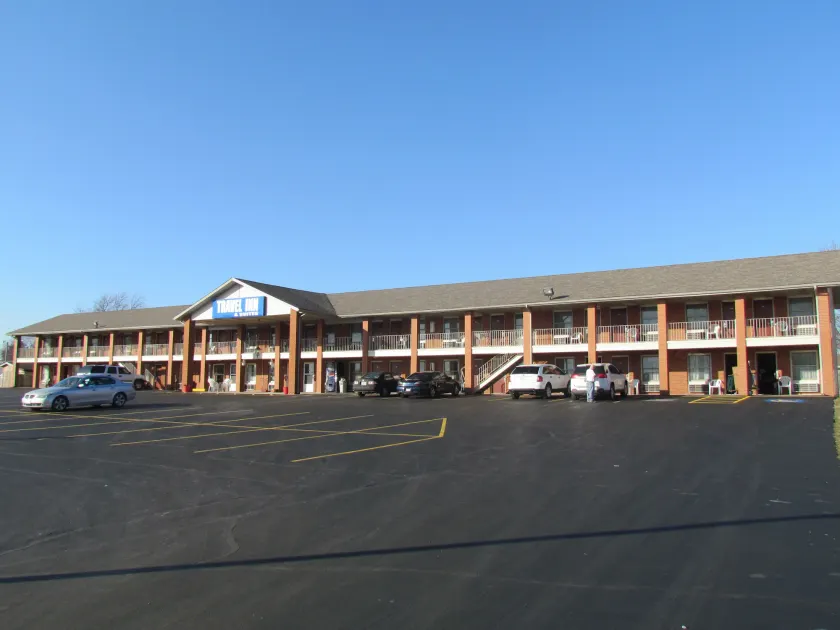 Travel Inn & Suites - Image 1