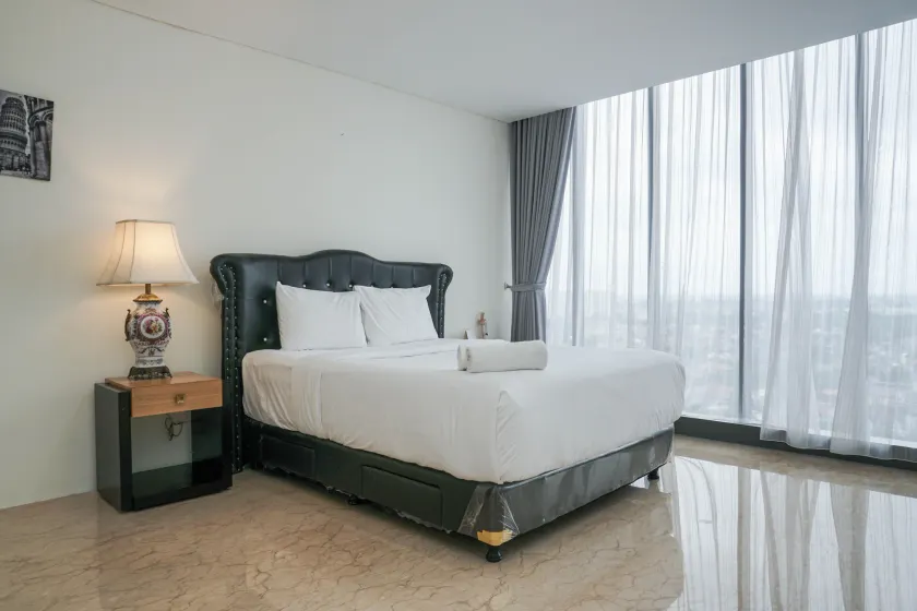 Luxury Design 1BR L'Avenue Apartment near Pancoran By Travelio - Image 1