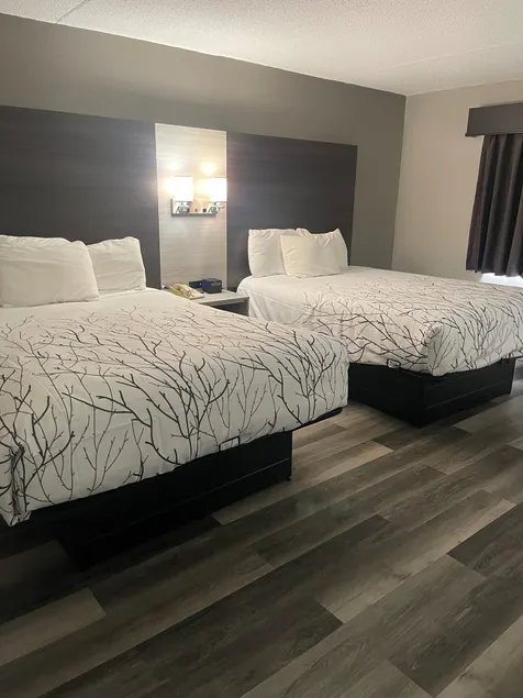 HomeTown Inn and Suites Belle Plaine - Image 1