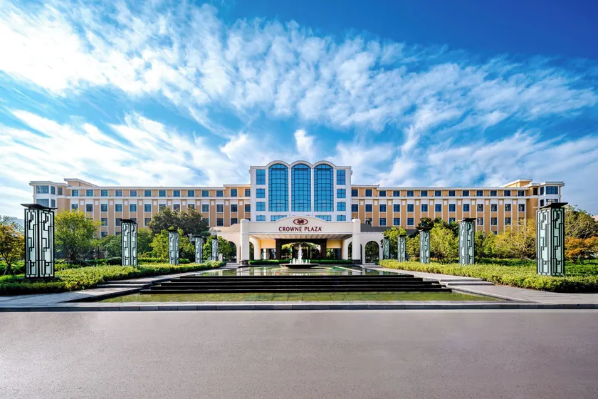 Crowne Plaza Zhengzhou by IHG - Image 1