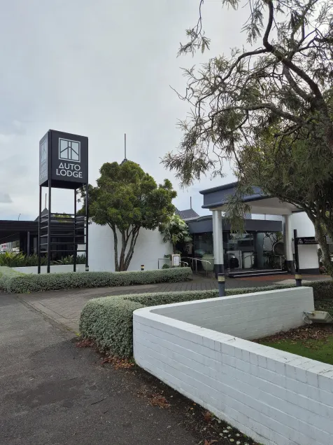 Auto Lodge - Image 1