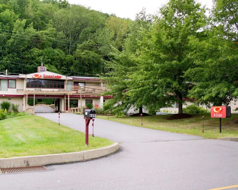 Econo Lodge Clarks Summit - Scranton - Image 1