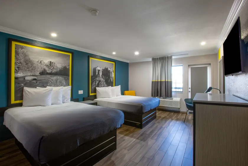 Super 8 by Wyndham Mesa Downtown Near Convention Center - Image 1
