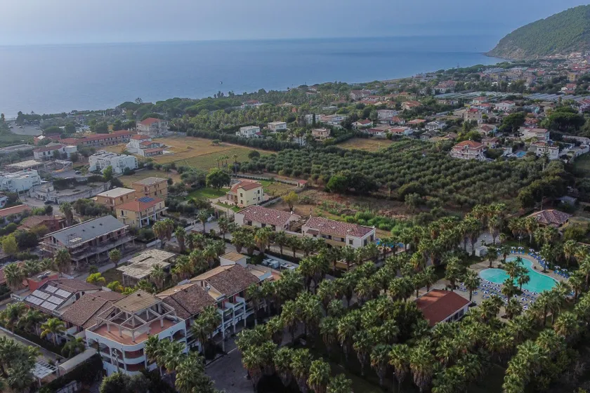 Prince Franklyn Hotel - Image 1