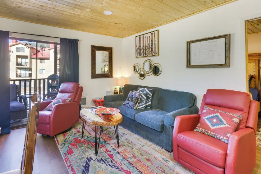 Ski-In Red River Retreat: Balcony, Mountain Views! - Interiör
