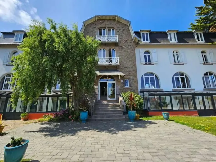 L'Escale Hôtel Bellevue - Image 1