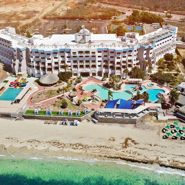HOTEL SAN CARLOS PLAZA - Image 1