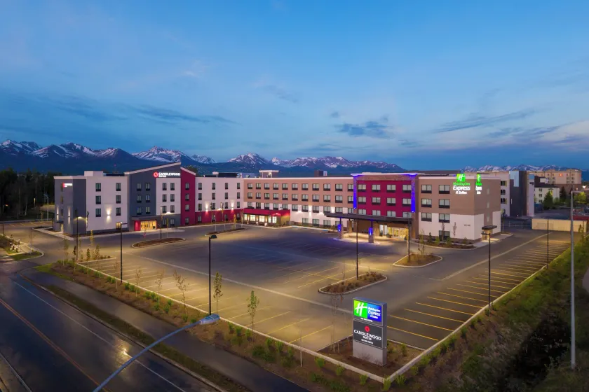 Holiday Inn Express & Suites Anchorage - Midtown - Image 1