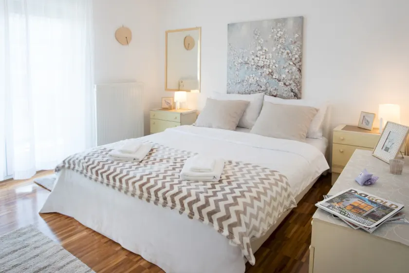 Spacious 2BDR Apartment with balcony - FREE PARKING - Image 1