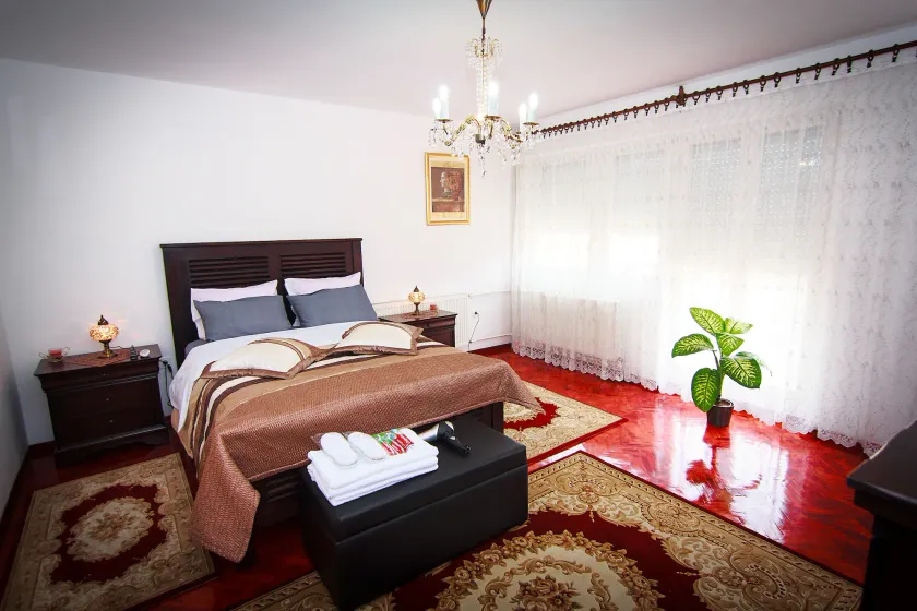 Apartment Red House - Image 1