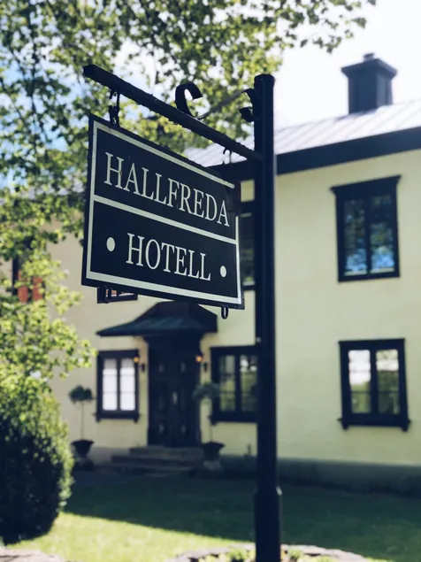 Hallfreda Hotel - Image 1