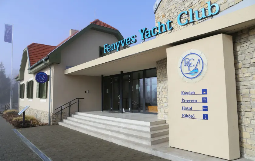 Fenyves Yacht Club Superior - Image 1