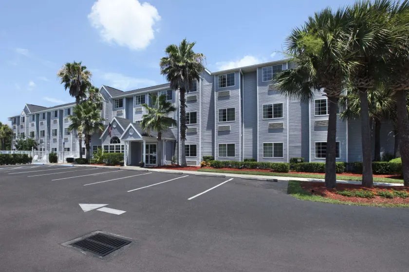 Microtel Inn & Suites by Wyndham Palm Coast I-95 - Image 1