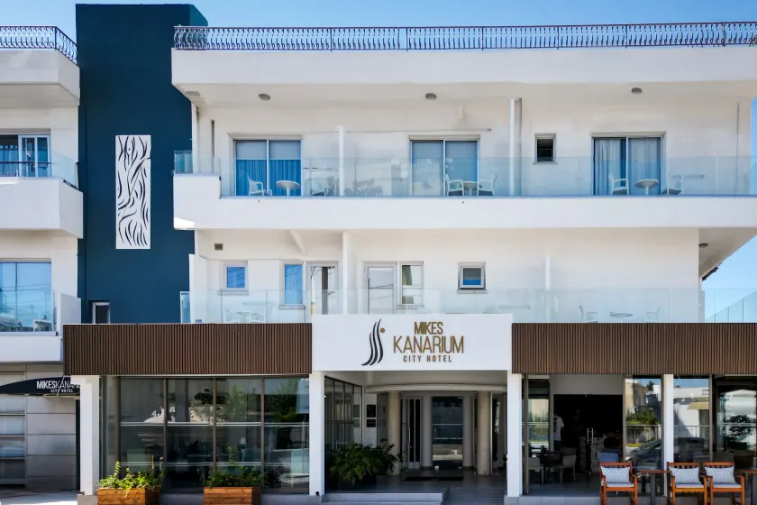 Mikes Kanarium City Hotel - Image 1