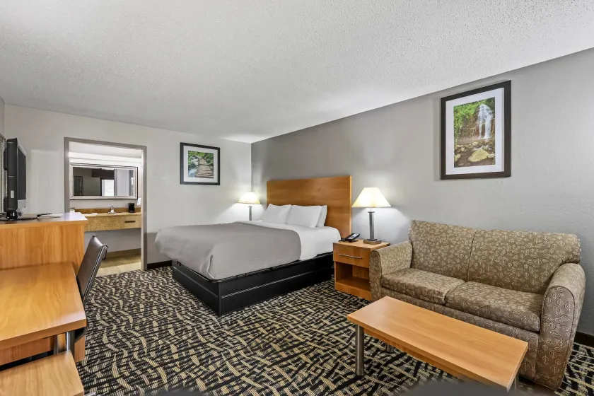 Quality Inn Bowling Green South - Image 1