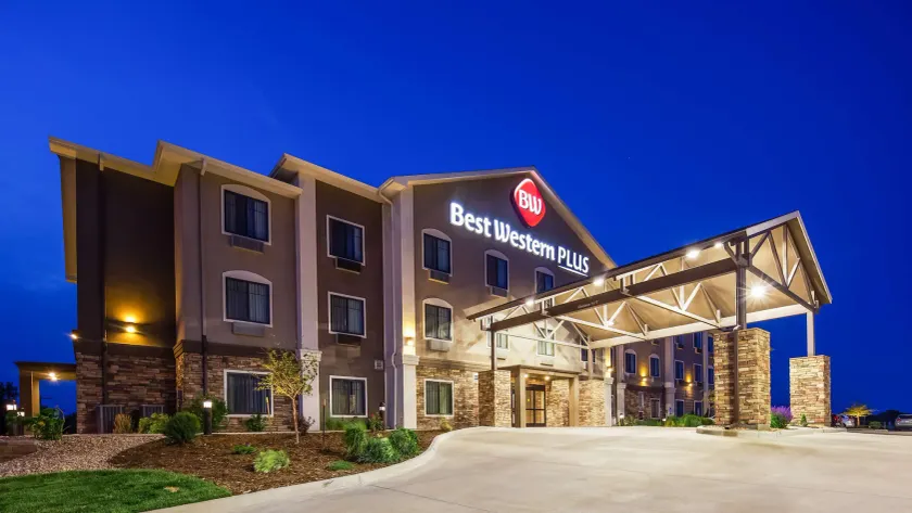 Best Western Plus Overland Inn - Image 1