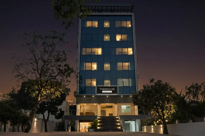 Super Townhouse Lohegaon Near Pune Airport Formerly Landmark Regency - Image 1