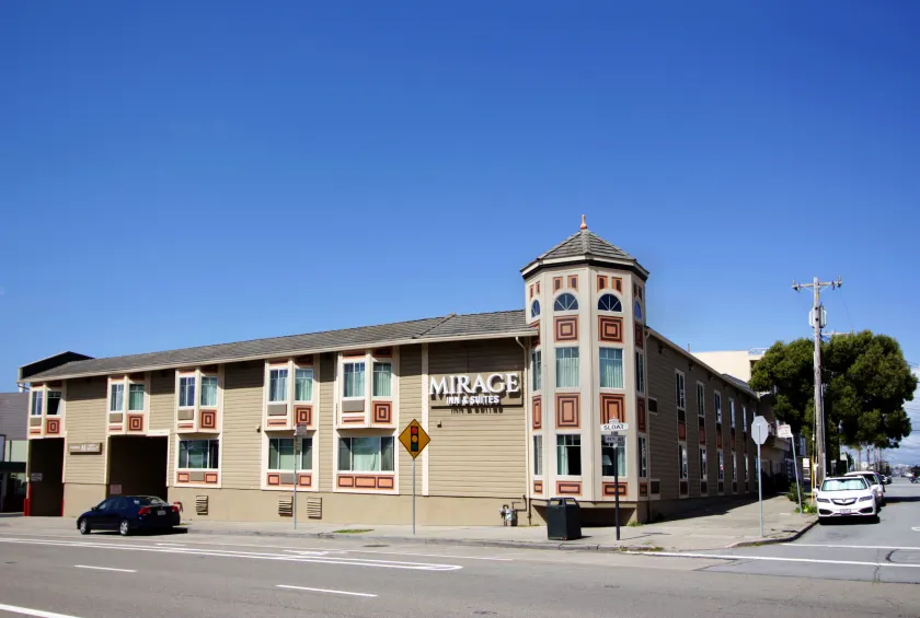 Mirage Inn & Suites - Image 1