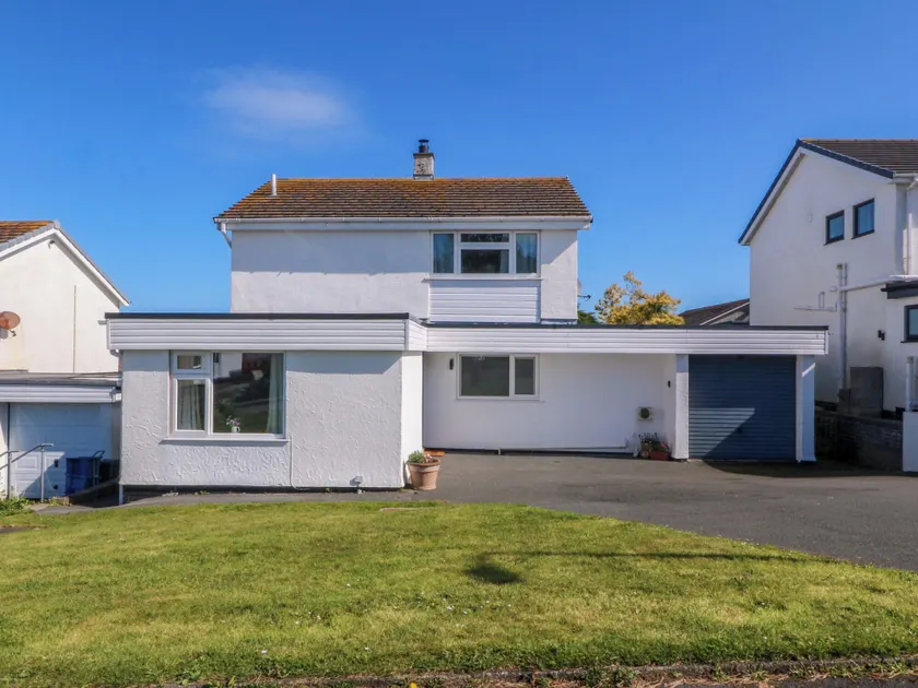 20 Gwelfor Estate - Image 1