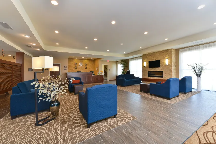 Comfort Inn & Suites Avera Southwest - Lobby sitting area