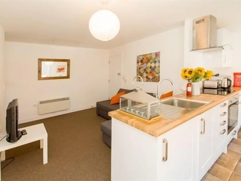 Beddoe Apartments - Image 1