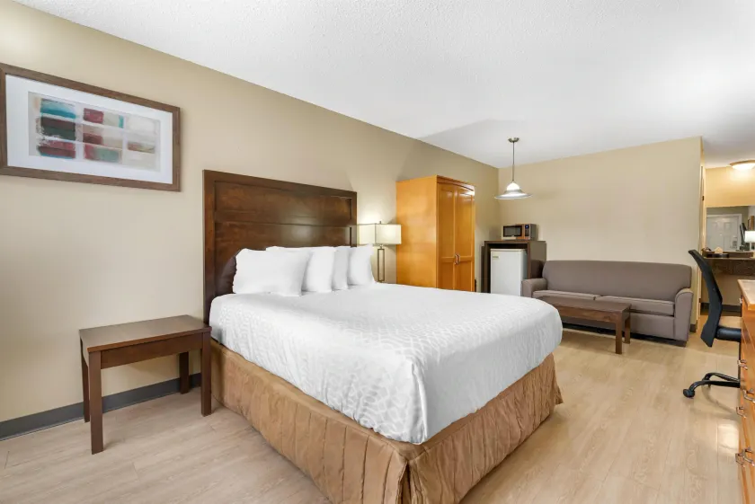 SureStay Plus Hotel by Best Western Salmon Arm - Image 1
