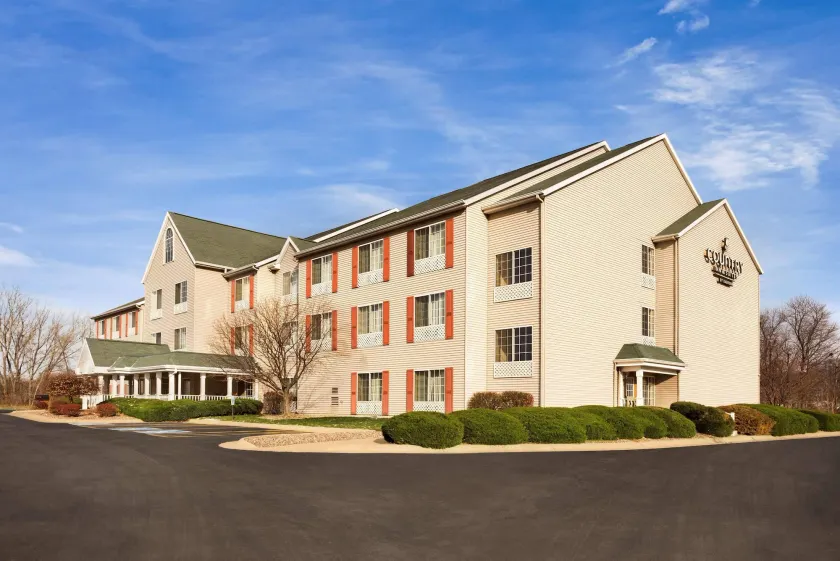 Country Inn & Suites by Radisson, Clinton, IA - Image 1
