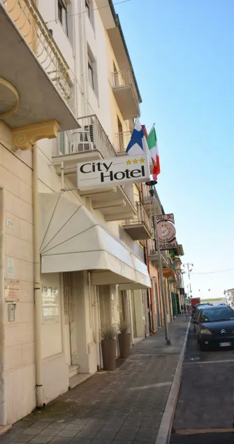 City Hotel - Image 1
