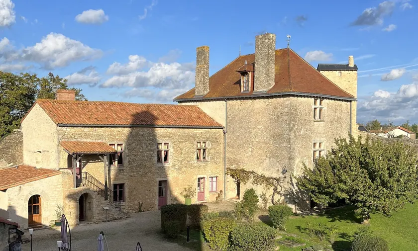 Le Vieux Chateau - Image 1