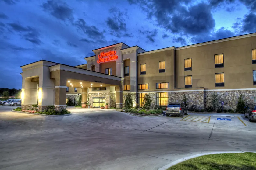 Hampton Inn & Suites Ada - Image 1