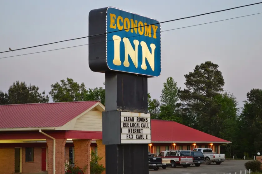 Economy Inn - Image 1