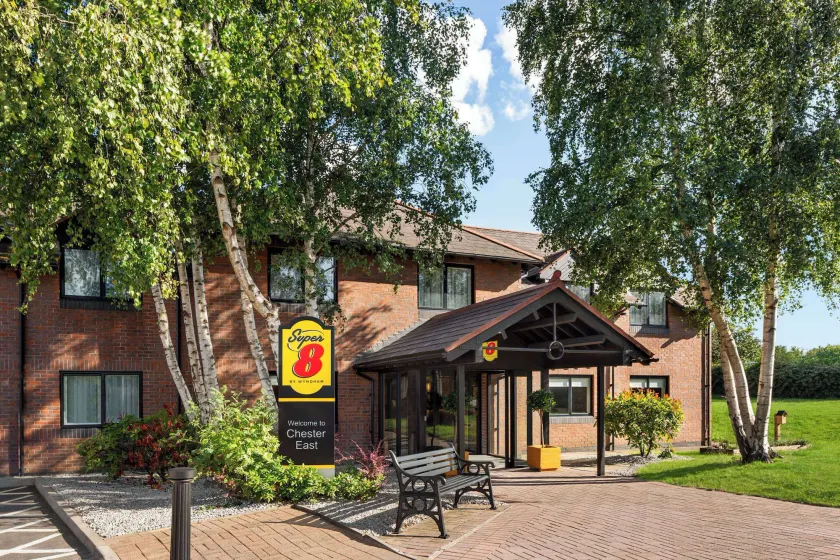 Super 8 by Wyndham Chester East - Image 1