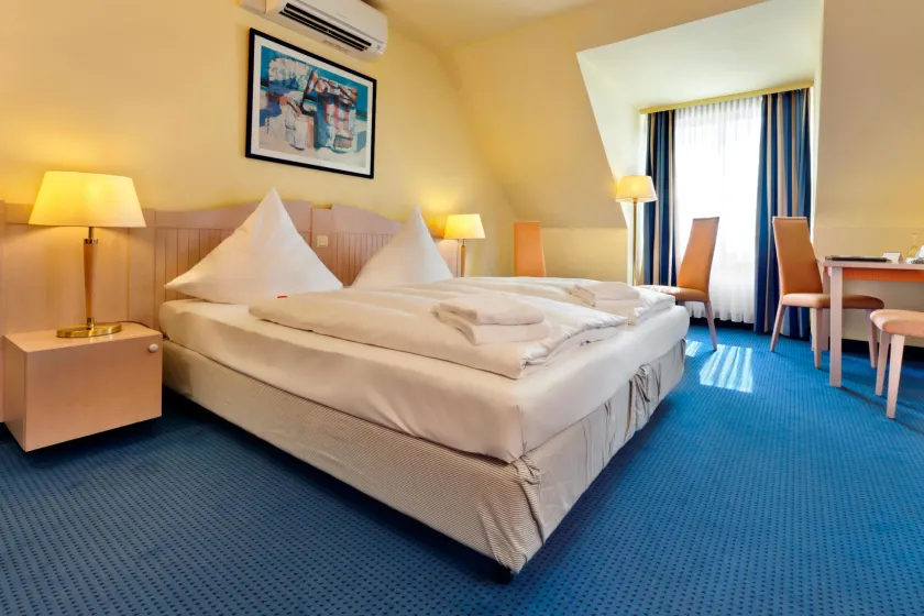 Tryp by Wyndham Luebeck Aquamarin - Image 1