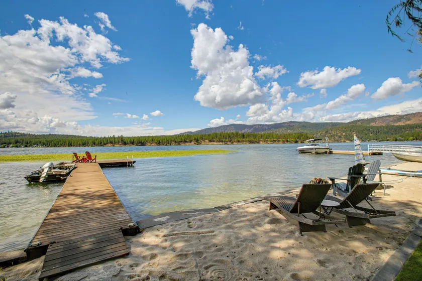 Lakefront, Sand Beach, Hot Tub, Dog Fence, BBQ - Image 1