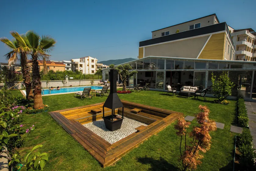 Royalova Hotel - Image 1