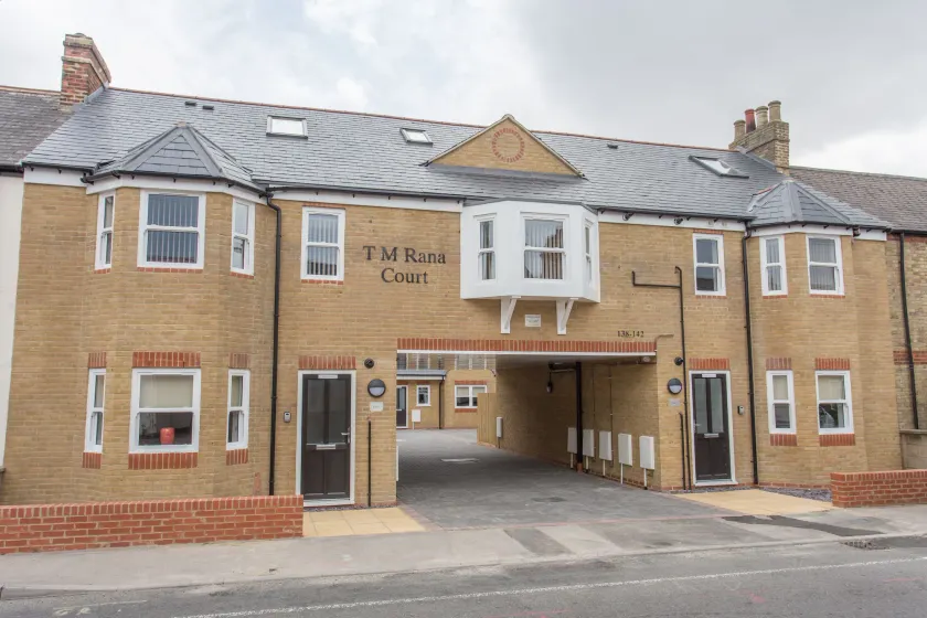 Modern Bright 1-2 Bed Apartments Oxford, with Free Parking ,OX4 Near BMW Science Park & Hospitals - Image 1