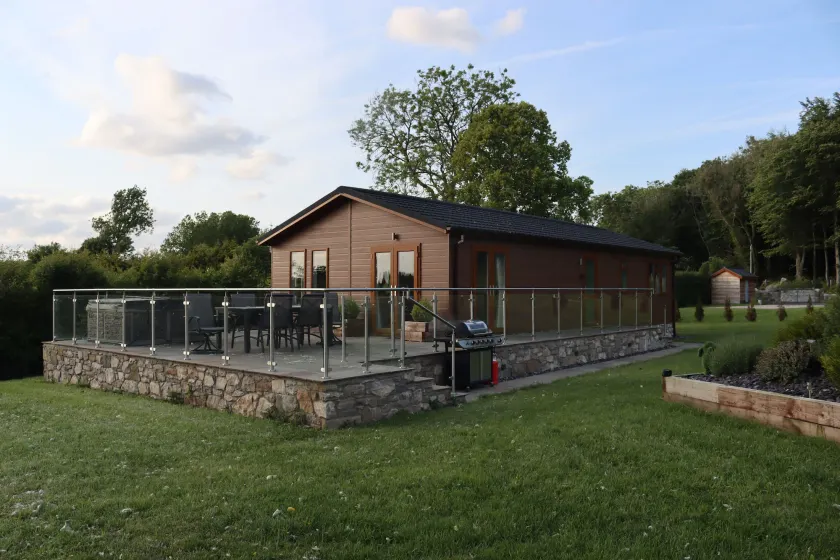 Pine Lodge - Image 1