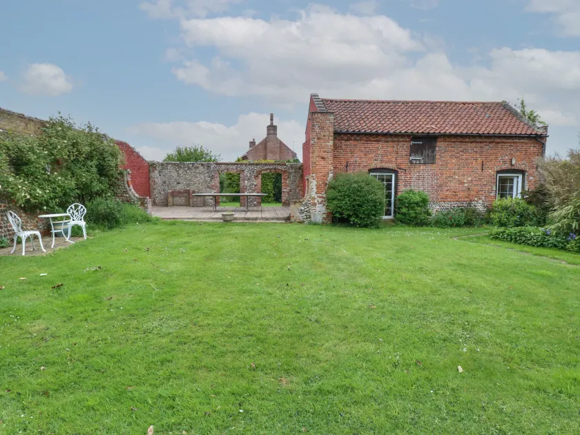 Pear Tree Barn - Image 1
