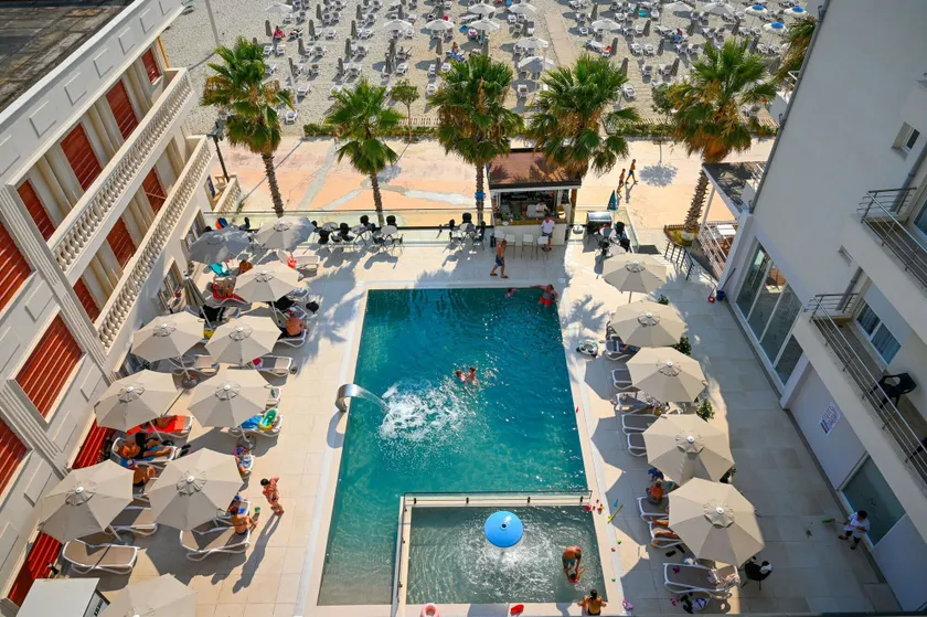 Adria Palace Hotel - Image 1