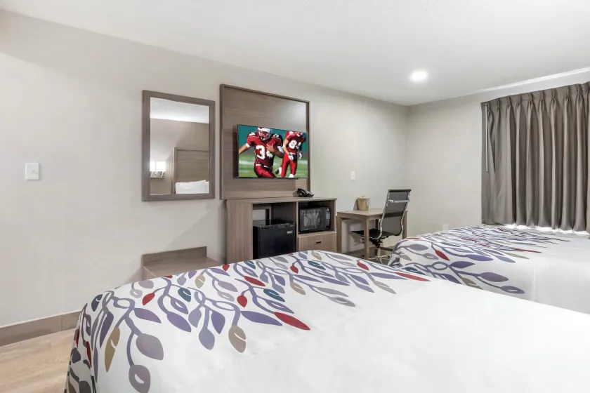Red Roof Inn & Suites Newport News - Image 1