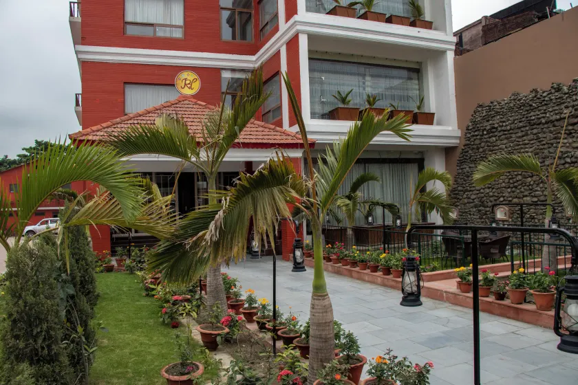 RATNA HOTEL - Image 1