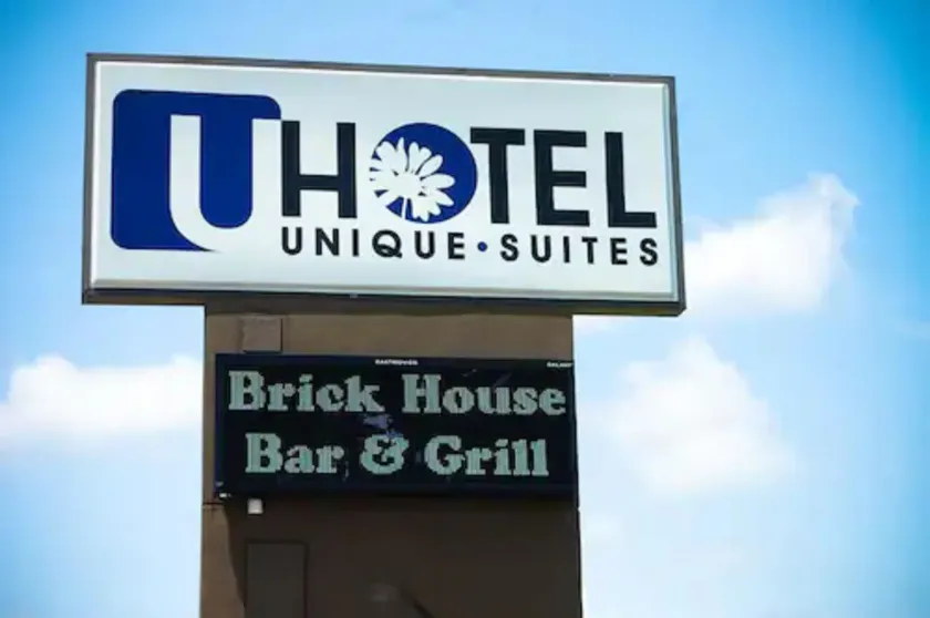 Unique Suites Hotel - Image 1