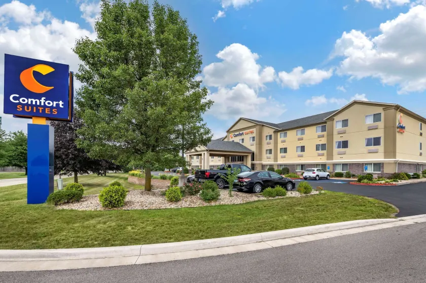 Comfort Suites Elkhart North - Image 1