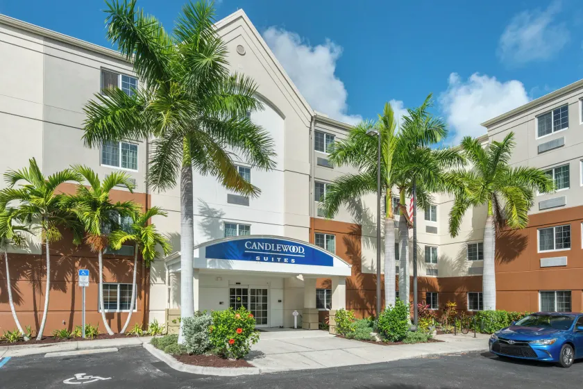 Candlewood Suites Fort Myers/Sanibel Gateway by IHG - Image 1