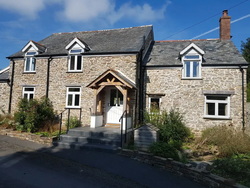 Middle Dean Farmhouse - Image 1