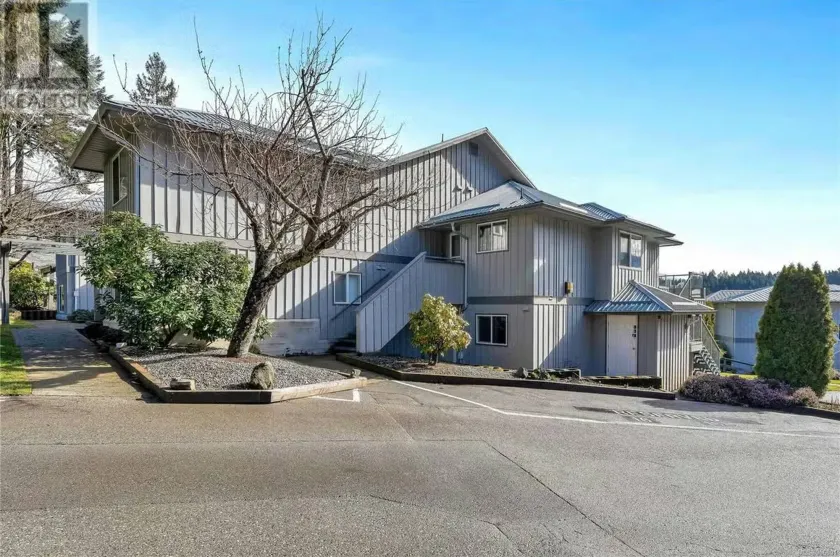 Lakefront Condo and Beach - Image 1
