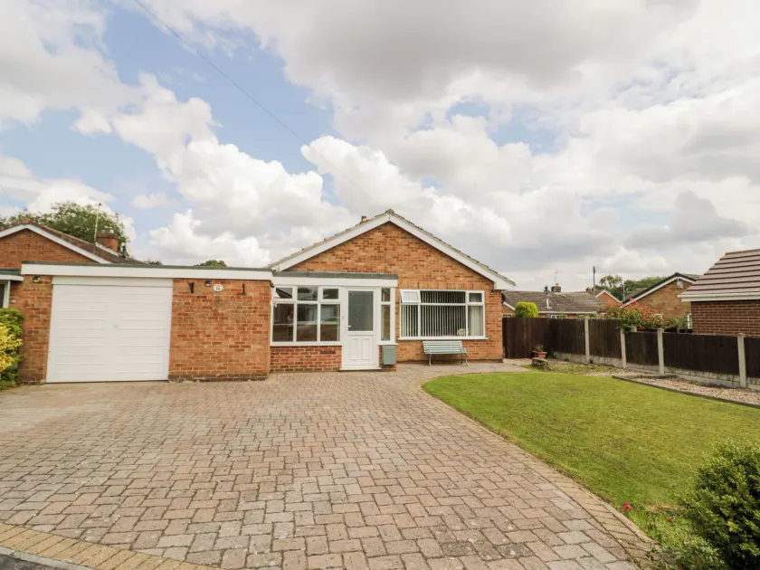 Lynsted Lodge - Image 1