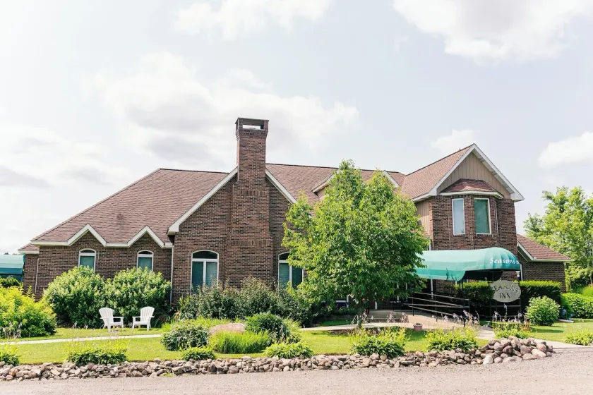 The Seasons Inn at Nicks Place - Image 1