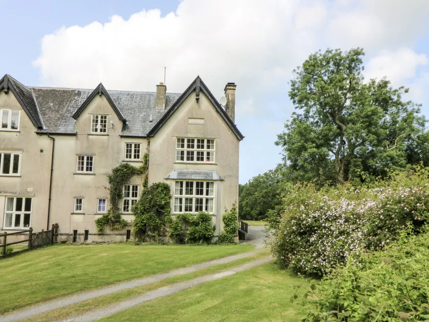 Plas Pontfaen - Image 1